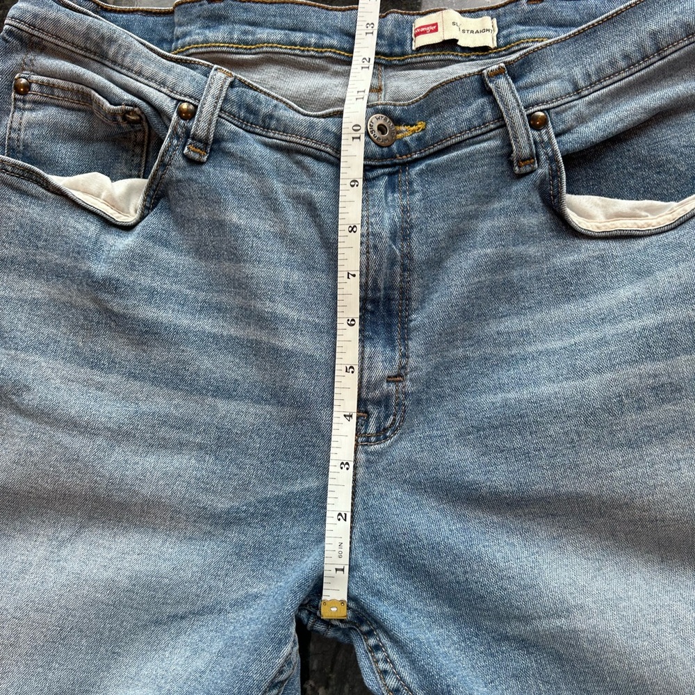 Wrangler Slim Straight Medium Wash Jeans. 36 x 32. Classic denim. - Picture 13 of 14